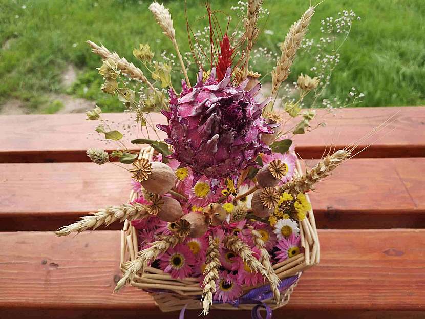 Dekoraci ze sušených rostlin můžete vytvořit z různých rostlin podle vlastního návrhu (Zdroj: Pavlína Wagnerová Málková)