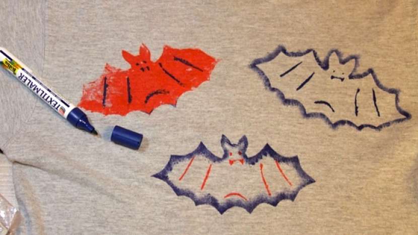 Tričko s netopýry: drobné detaily dokreslíme fixou na textil