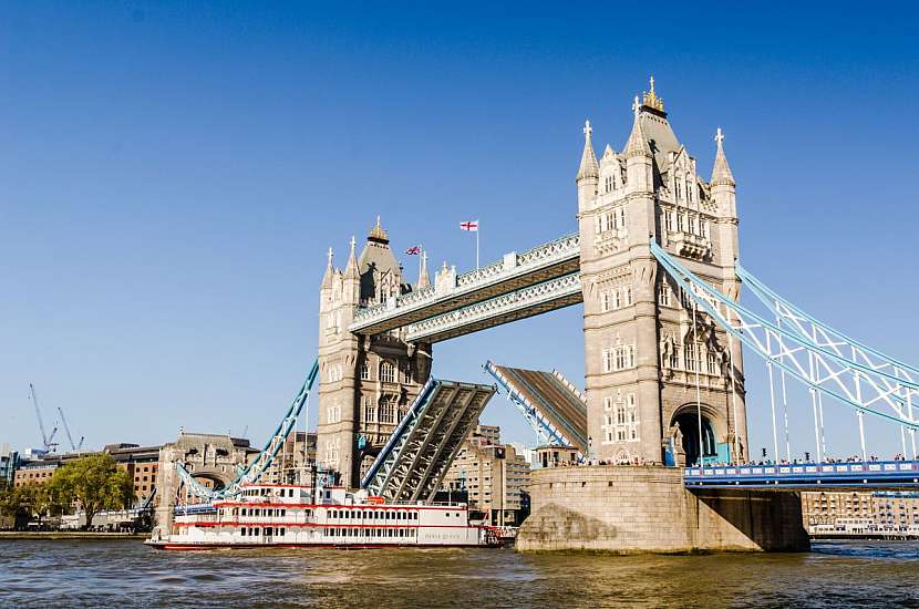 Tower Bridge (Londýn, Velká Británie).