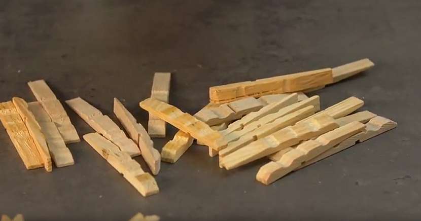 Podložka pod hrnec z dřevěných kolíčků: rozeberte kolíčky