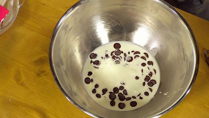 Čokoládová čočka v mléce