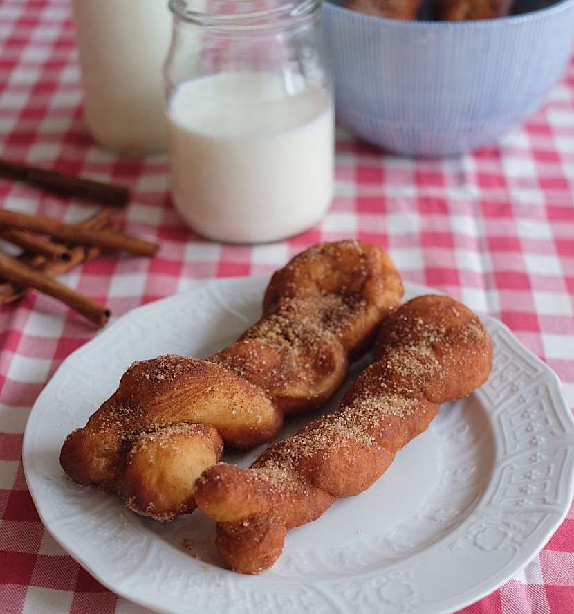 Zapletené masopustní koblížky ze špaldové mouky (Zdroj: Unfold )