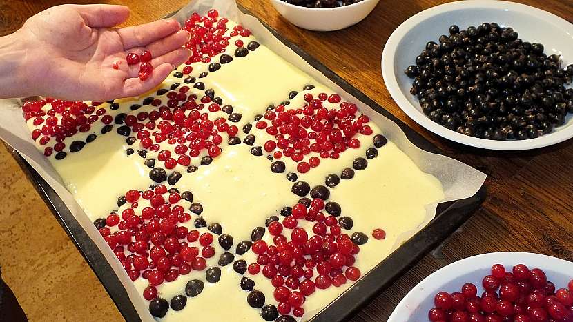 Rychlý koláč s ovocem: dotvoříme šachovnici
