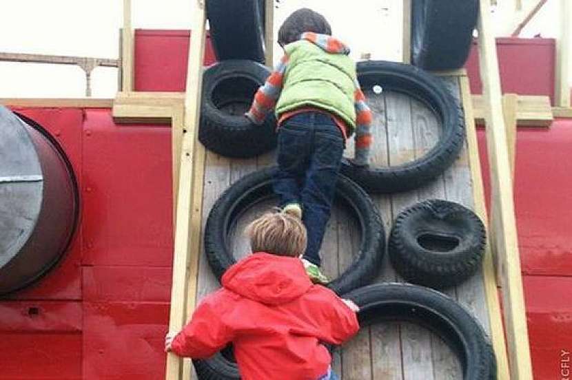 Staré pneumatiky k pobavení dětí i dospělých 4