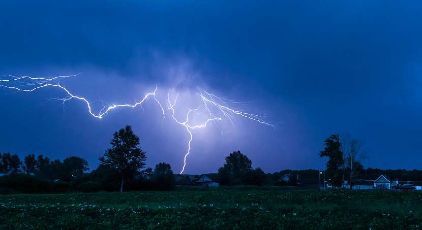 Jak se chovat při bouřce, kam se ukrýt a co rozhodně nedělat