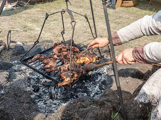 Oheň hraje od nepaměti důležitou roli v životě lidí, zkroťte ho v ohništi