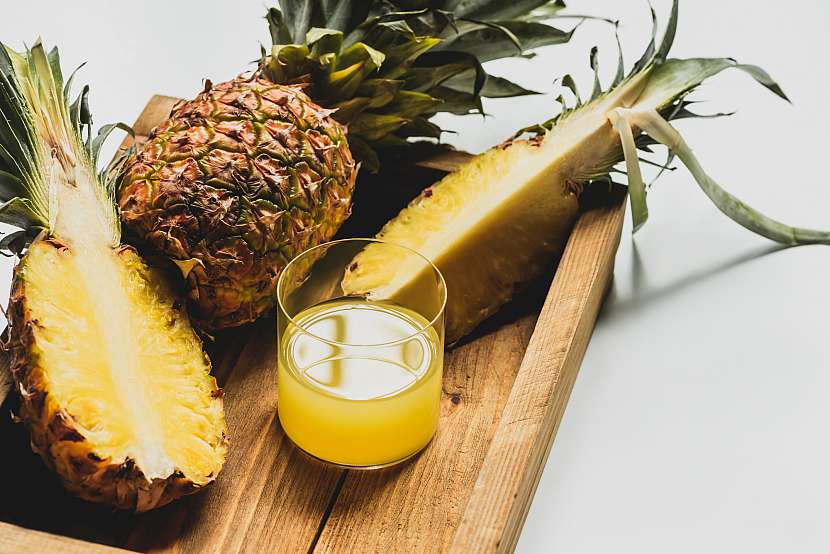 Ananasová voda je jedním z mnoha způsobů, jak si vychutnat oblíbené exotické ovoce (Depositphotos (https://cz.depositphotos.com))