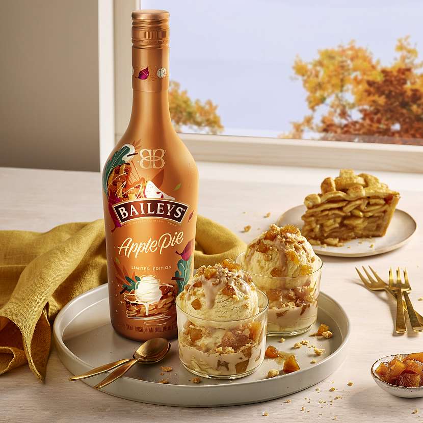 Značka Baileys rozšířila své portfolio lahodných smetanových likérů o žhavou podzimní novinku – Baileys Apple Pie