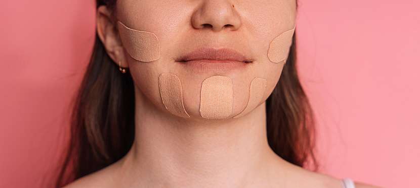 Všechno, co jste chtěli vědět o kosmetickém tejpování…