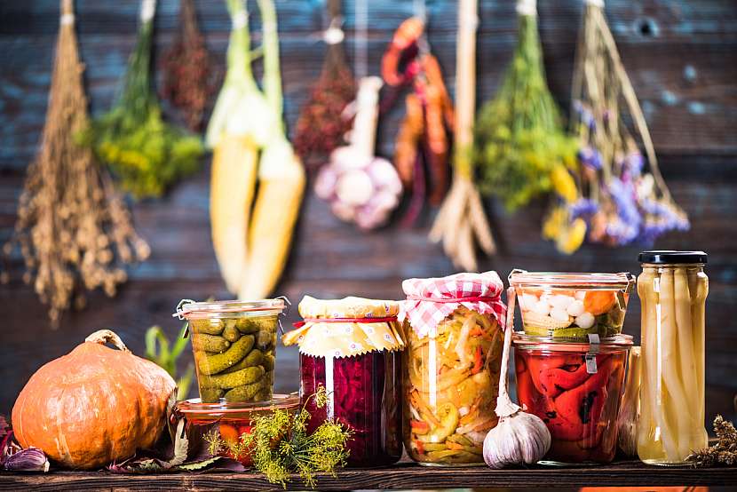 Uskladněte ovoce a zeleninu pomocí zavařování a fermentace (Zdroj: Heuréka.cz)