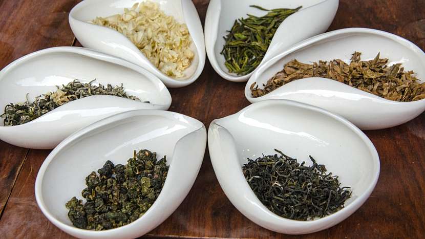 Příprava čaje: na čtvrt litru vody by měly přijít 2–3 gramy suchého čaje, což ale u různých čajů představuje různý objem