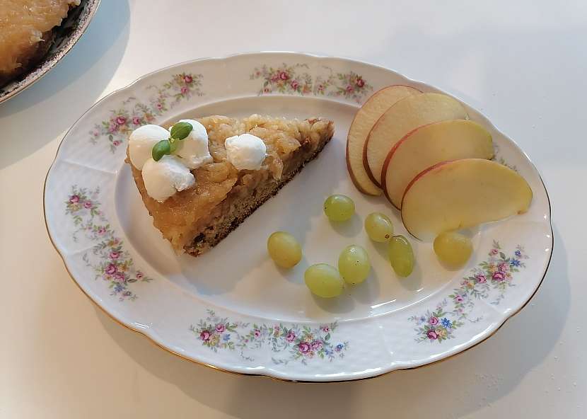 Upečte si skvělý obrácený jablečný koláč (Zdroj: Silva Pokorná)