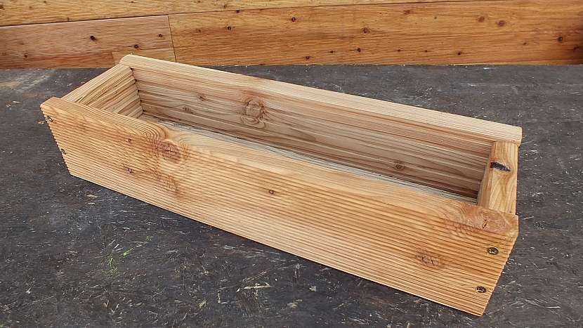 Zahrádka na stojato: základní rozměr vychází ze šířky a tloušťky terasových prken