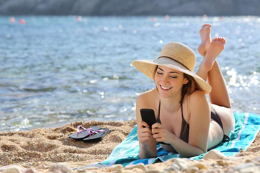 Mobil je v době prázdnin a letní dovolené vystaven větší zátěži (Zdroj: Depositphotos (https://cz.depositphotos.com))