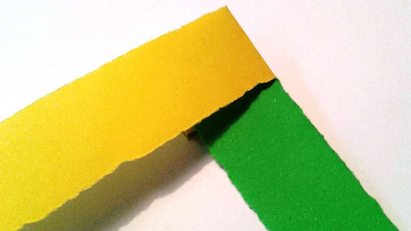 Had z papíru: připravte si barevné proužky papíru