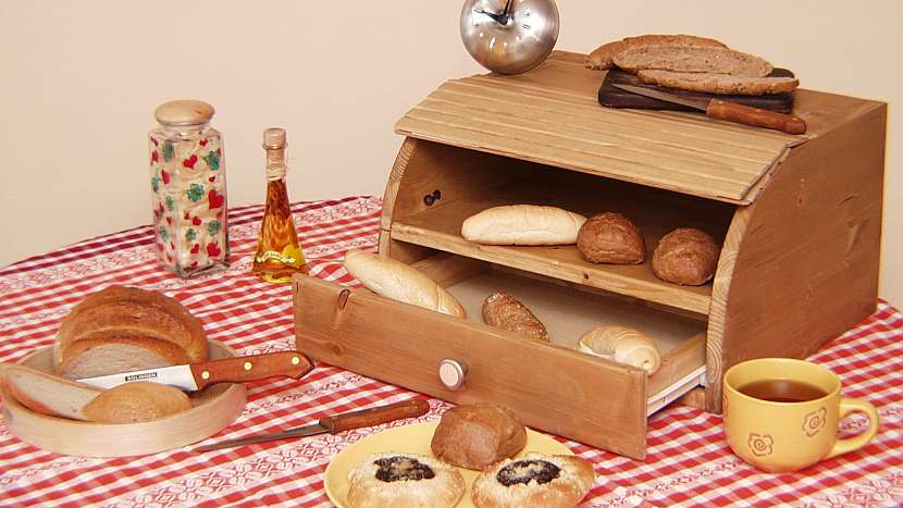 Vyrobte si praktický dřevěný chlebník (Zdroj: Pavel Zeman)