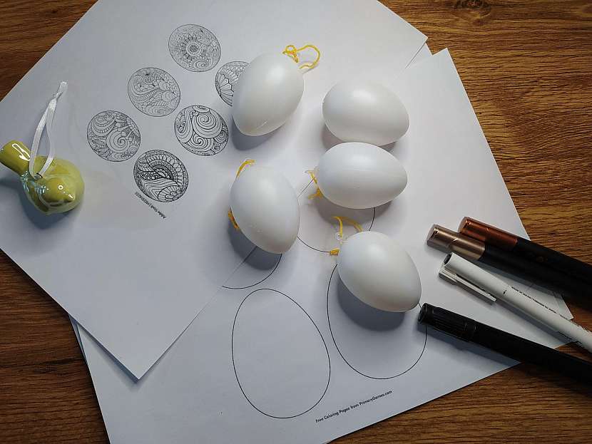 Tvorba velikonočních vajíček technikou zentangle je jednoduchá a ani toho příliš mnoho nevyžaduje