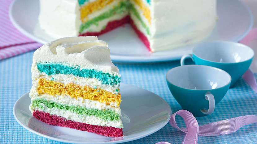 Sladký dětský den: recept na barevný duhový dort