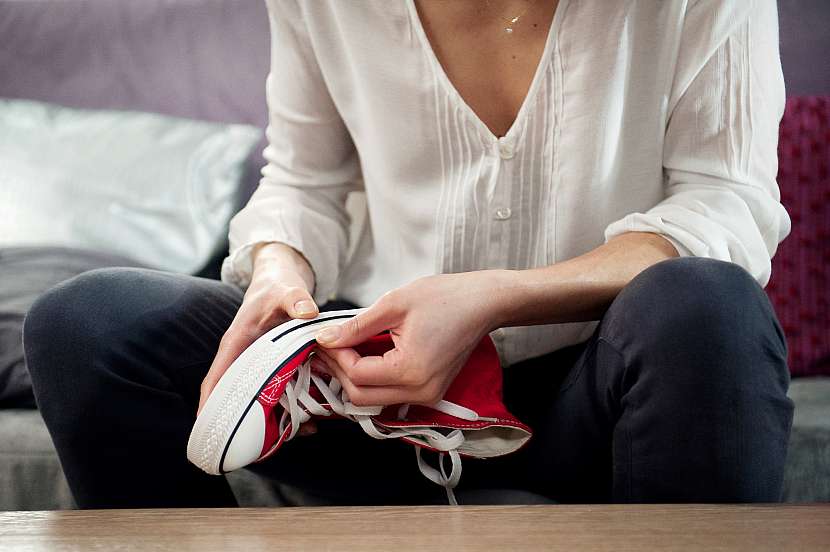 Už nemusíte plakat nad rozbitou botou, sáhněte po lepidlu (Zdroj: Henkel ČR, spol. s.r.o.)