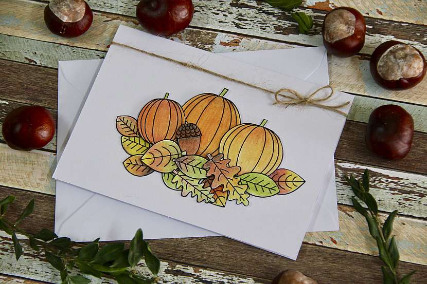 Hotové podzimní přáníčko s motivem dýní je pěkným dárkem (Zdroj: Katka Dachovská)