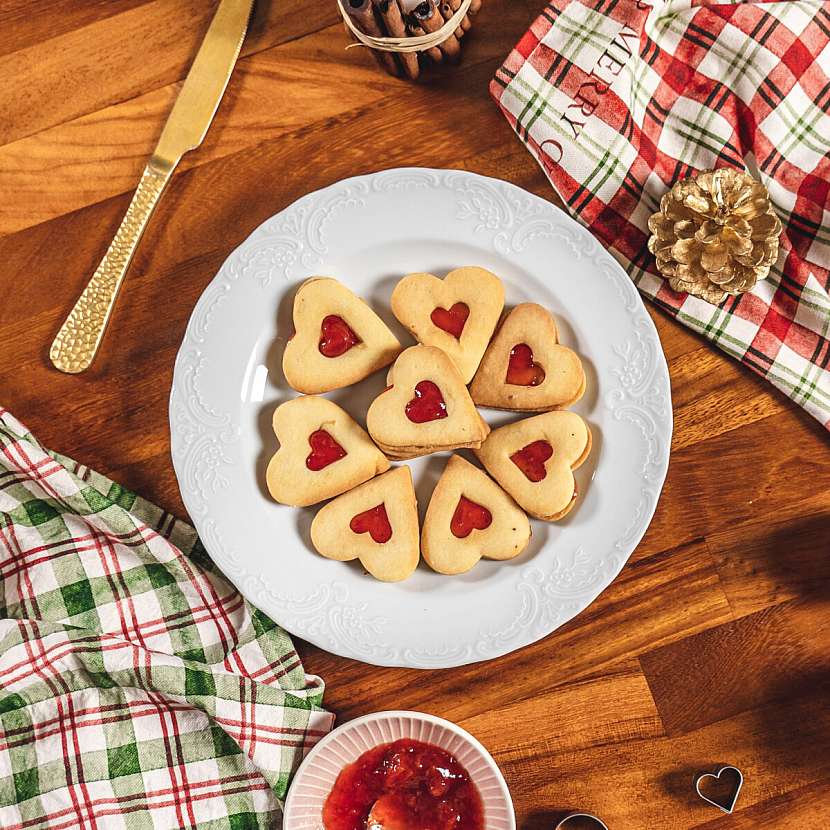 Linecké cukroví slepované marmeládou