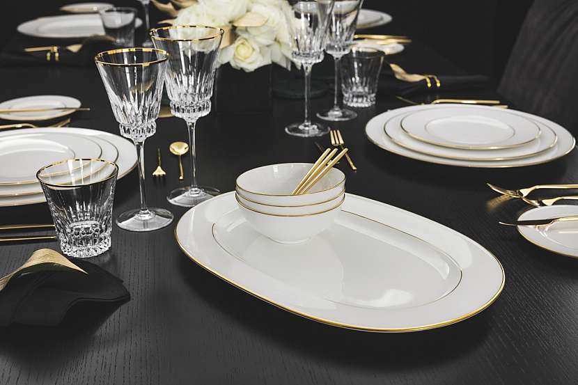 V kolekci Anmut Gold německé porcelánky Villeroy & Boch se snoubí elegantní tvary, jemná zlatá linka, kvalitní materiál a ruční práce. .