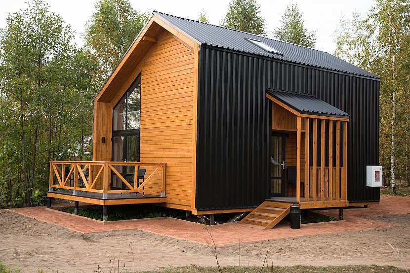 Chcete bydlet chytře a úsporně? Pokud sníte alespoň o malém domě, je tu tiny house