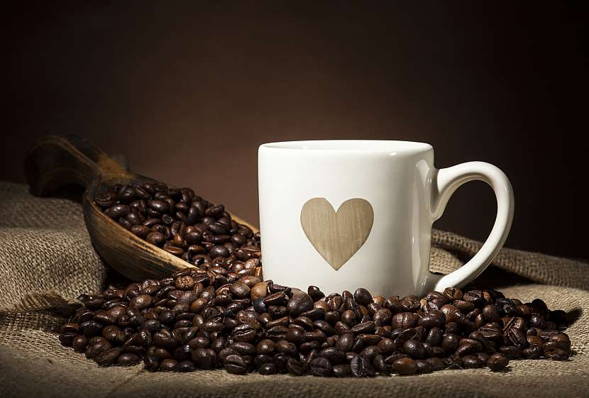Začít den bez pořádného kafe? Nesmysl (Zdroj: Depositphotos (https://cz.depositphotos.com)(