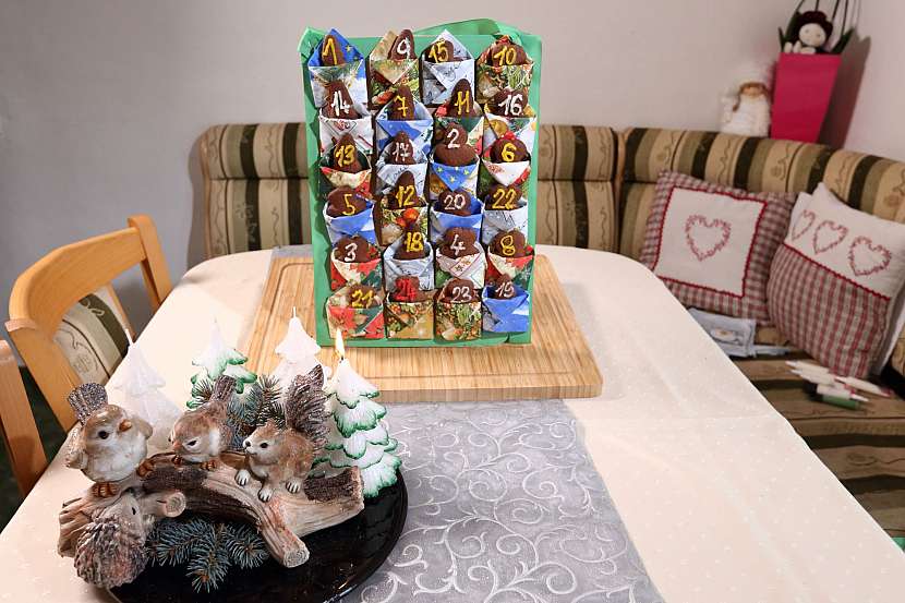 Adventní kalendář se sušenkami vypadá jako z pohádky a vyrobit ho můžeme sami v pohodlí domova