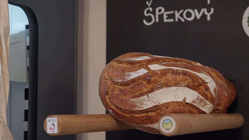 Pečení chleba je stále nepřekonanou tradicí