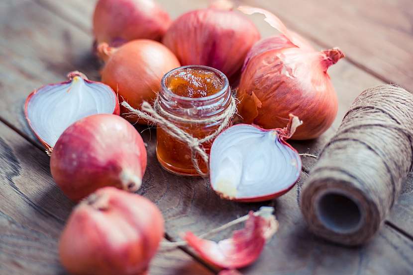 Cibulová marmeláda se hodí jako pochutina třeba k pečeným masům