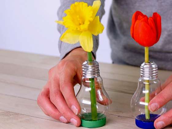 otevřít: Jak udělat ze staré žárovky novou vázu na jeden květ