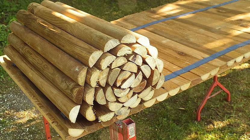 Bylinkový šnek: laťky pečlivě srovnáme k sobě