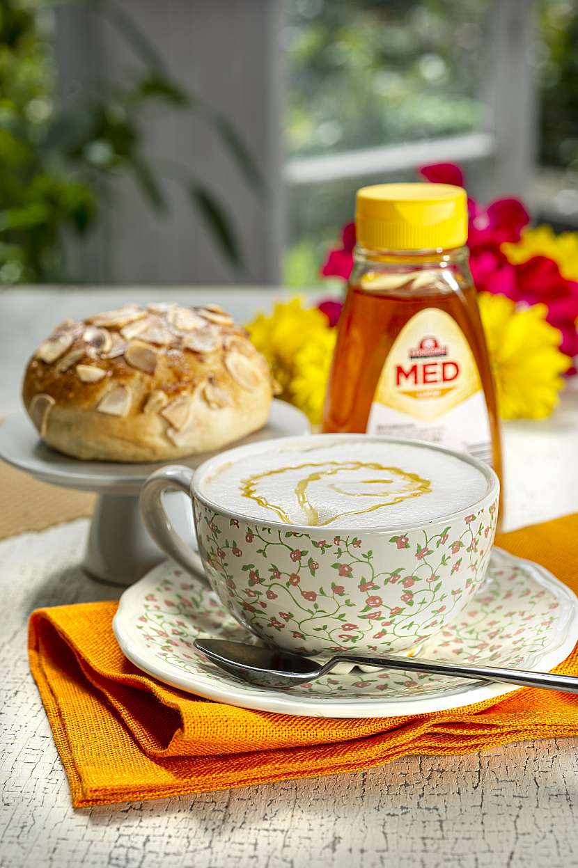 Med podporuje správné trávení, proto je dobré dát po každém jídle kávovou lžičku kvalitního medu