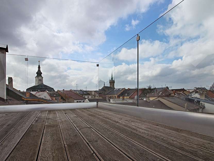 Byt v historickém centru města vznikl z dvoupatrové půdy