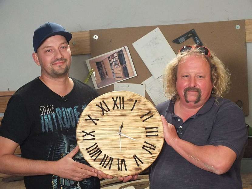 dřevěné hodiny