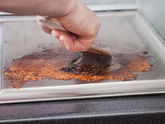 Vyčistit gril nemusí být makačka. Stačí jen pár triků