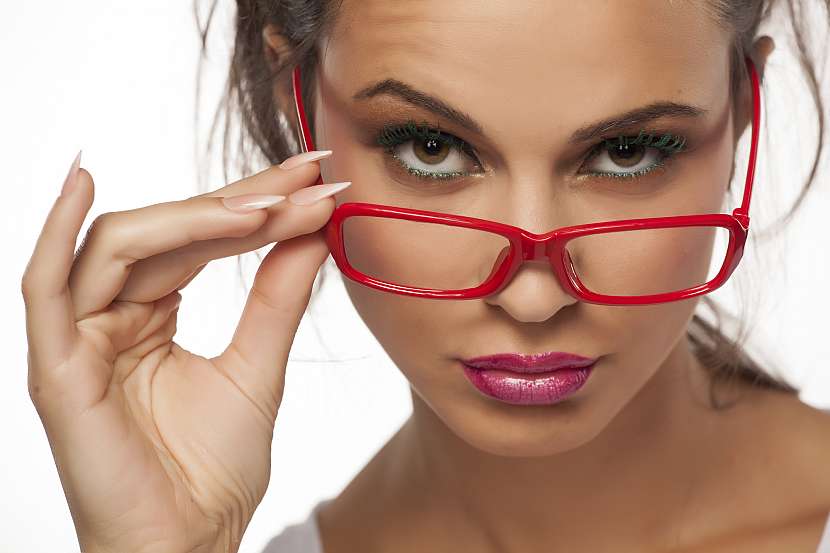 Dioptrické brýle vyžadují jiný přístup k líčení (Zdroj: Depositphotos (https://cz.depositphotos.com))