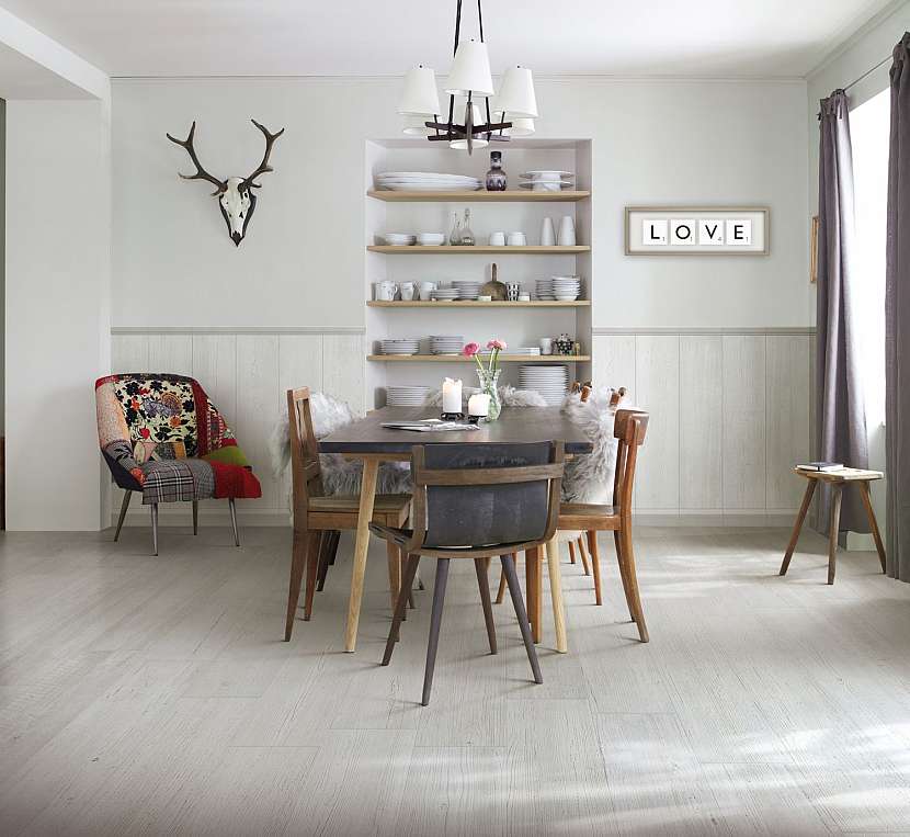 Shiplap zamaskuje křivé stěny a zateplí váš byt. Co to je?