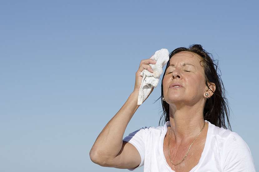 Jak v létě zmírnit návaly horka a noční pocení během menopauzy (Zdroj: Depositphotos (https://cz.depositphotos.com))