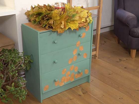 otevřít: Zkuste změnit vzhled nábytku využitím této staré výtvarné techniky