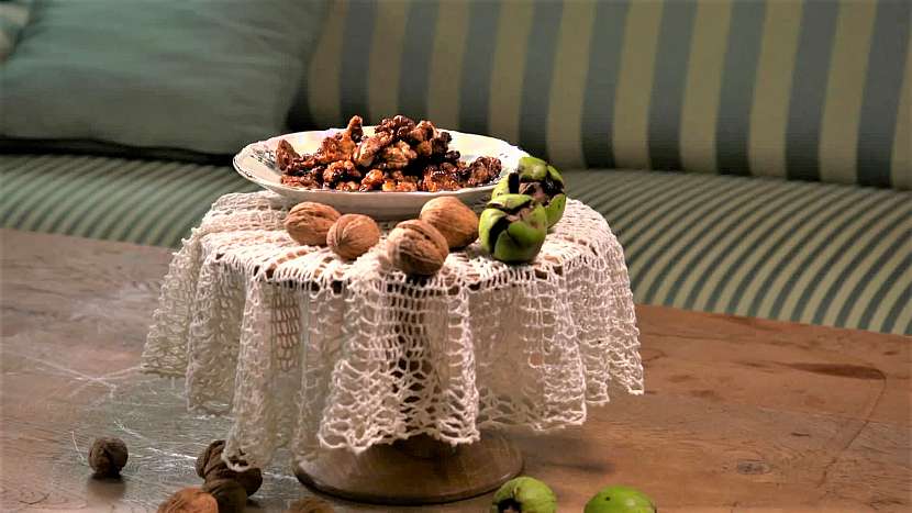 Vlašské ořechy pečené s medem a chilli vás příjemně zahřejí (Zdroj: Prima DOMA MEDIA, s.r.o.)