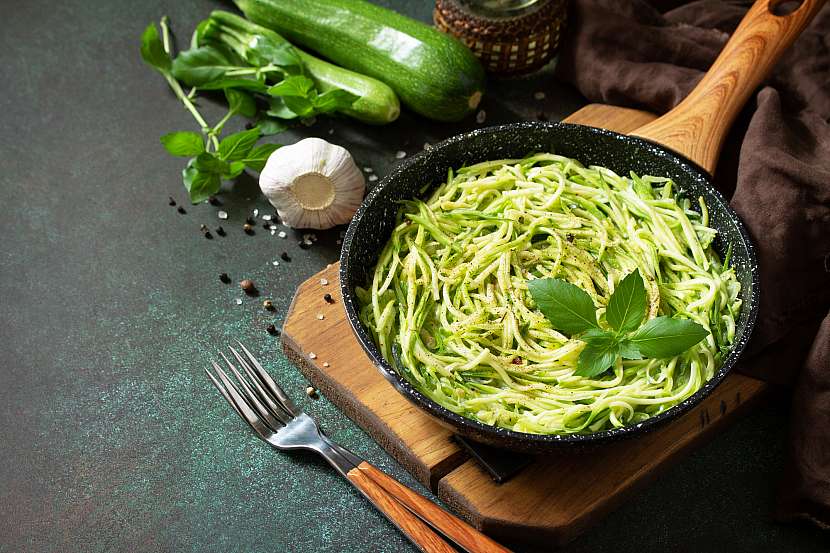 Cuketové špagety jsou bezlepkovou náhradou klasické pasty (Zdroj: Depositphotos (https://cz.depositphotos.com))