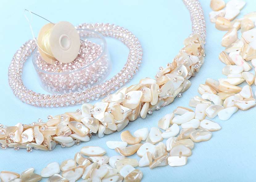 perleťový náhrdelník