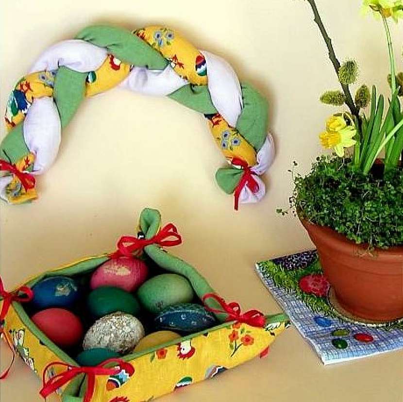 Velikonoční dekorační miska z látky (Zdroj: Petra Marková)