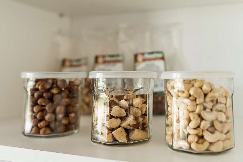 Ořechy a semínka nejsou jen chutné zobání, ale představují cenný zdroj bílkovin, zdravých tuků a pořádné porce energie
