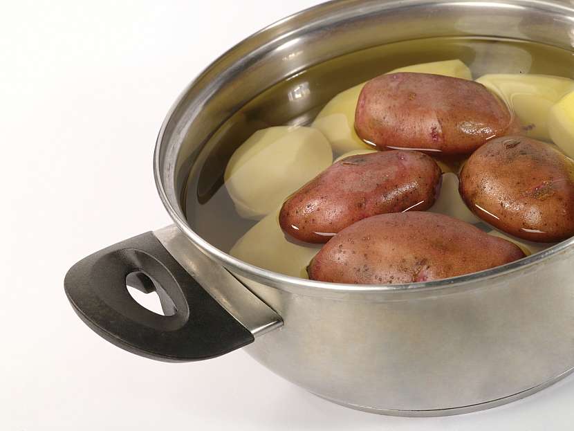 Až zjistíte, jaký balzám plný zdraví je voda z vařených brambor, přestanete ji bez rozmyslu vylévat do odpadu