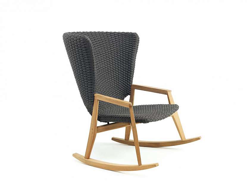 Upleťte si svoje křeslo! Knit rocking Chair je letošní novinkou značky Ethimo , užijou si v něm všechny generace – skvělé područky pro pohodlné vstávání. .