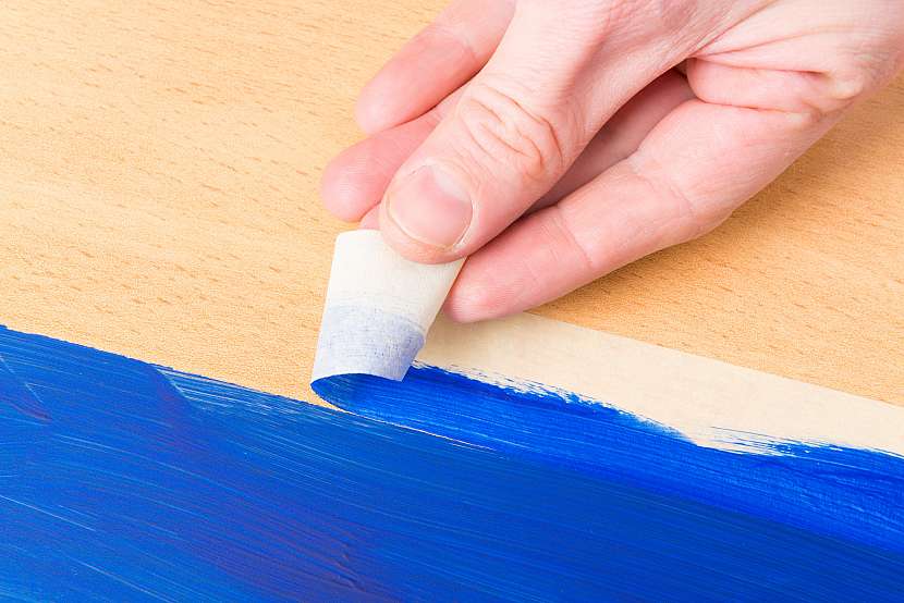 Bez malířské krycí pásky se při malování neobejdete (Zdroj: Depositphotos.com)