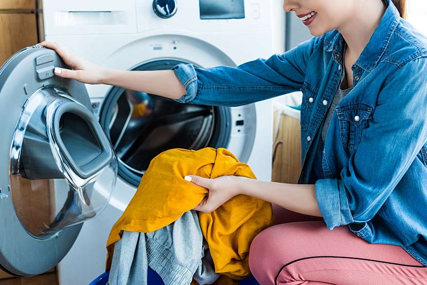 Aby vaše prádlo skutečně čisté bylo, je nutné udržovat v čistotě i pračku (Zdroj: Depositphotos)